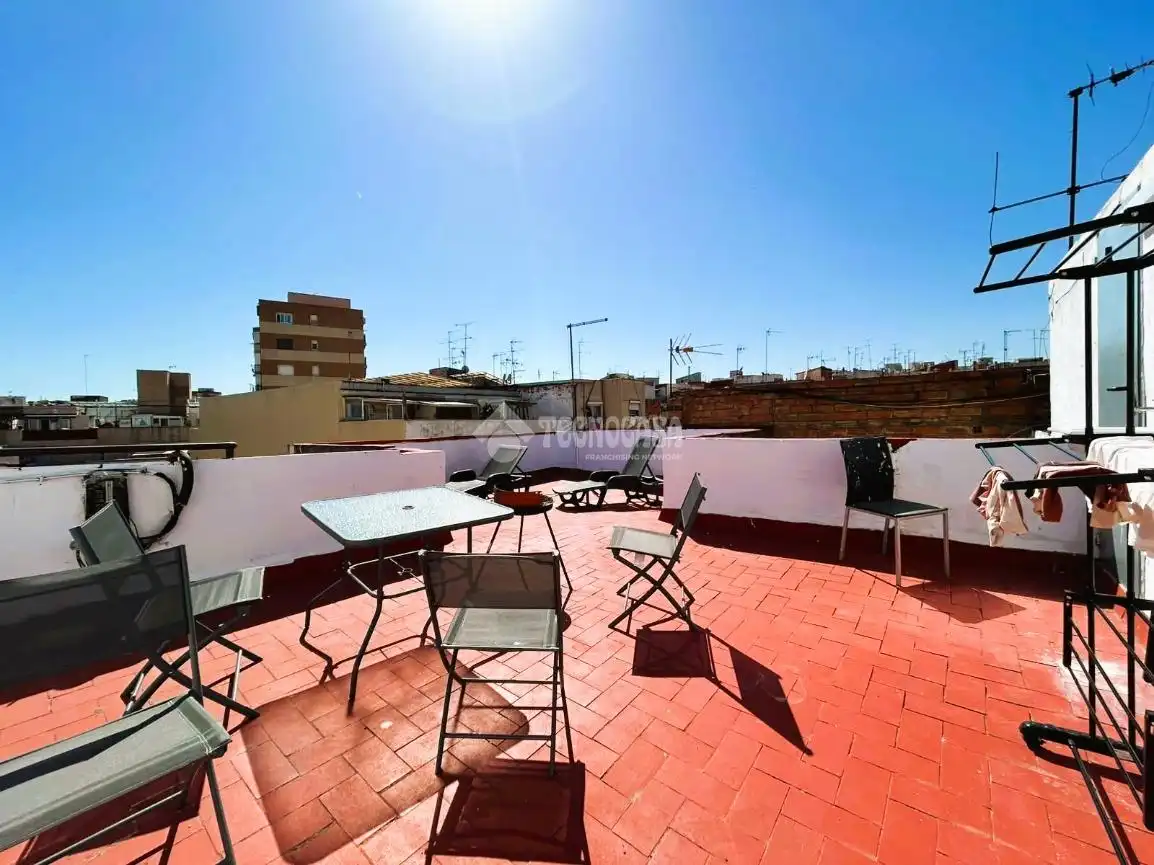 Terraza de Piso en venta en L'Hospitalet de Llobregat con Aire acondicionado, Terraza y Amueblado