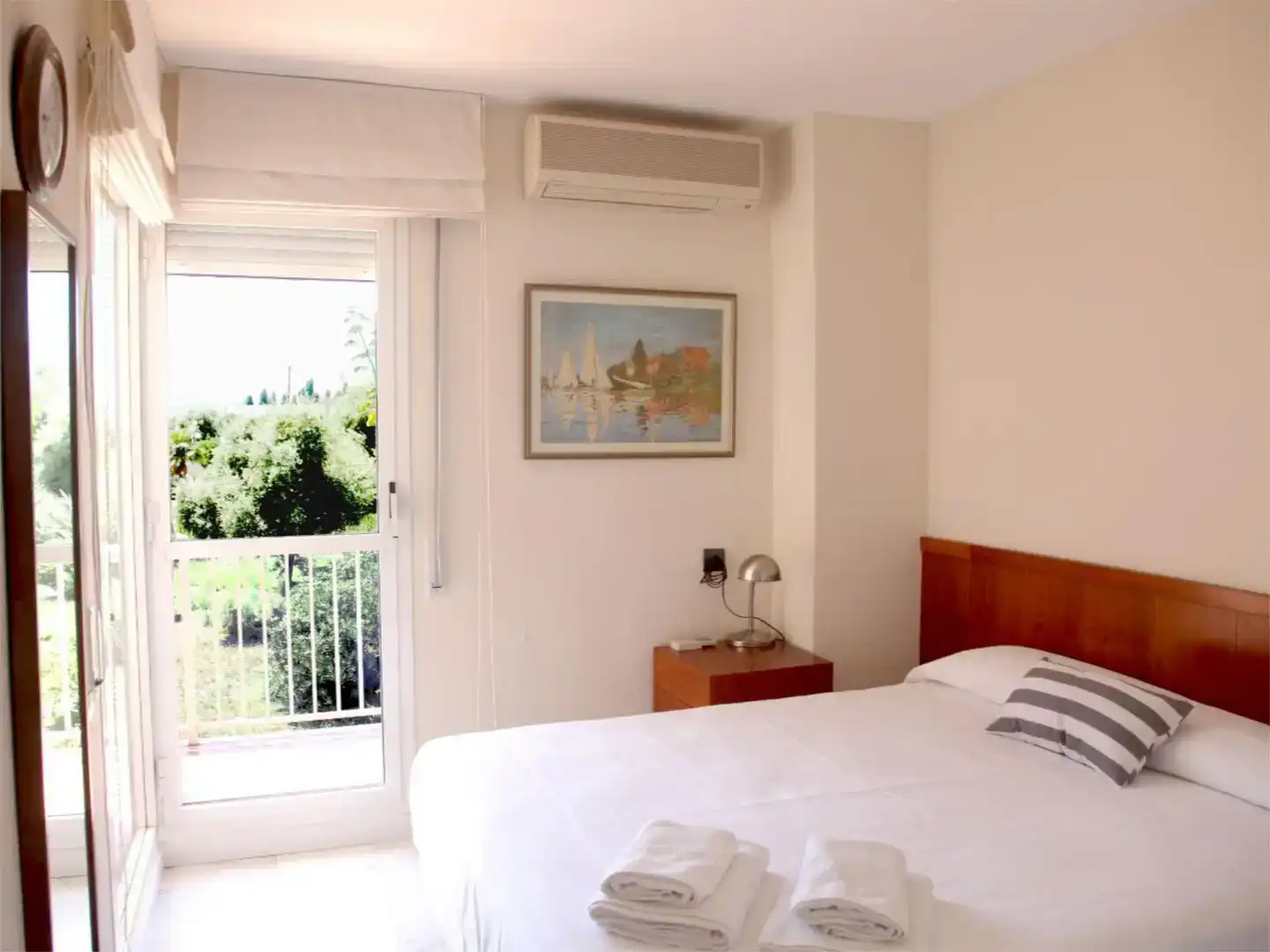 Dormitori de Casa adosada de lloguer en Sitges amb Aire condicionat, Jardí privat i Piscina