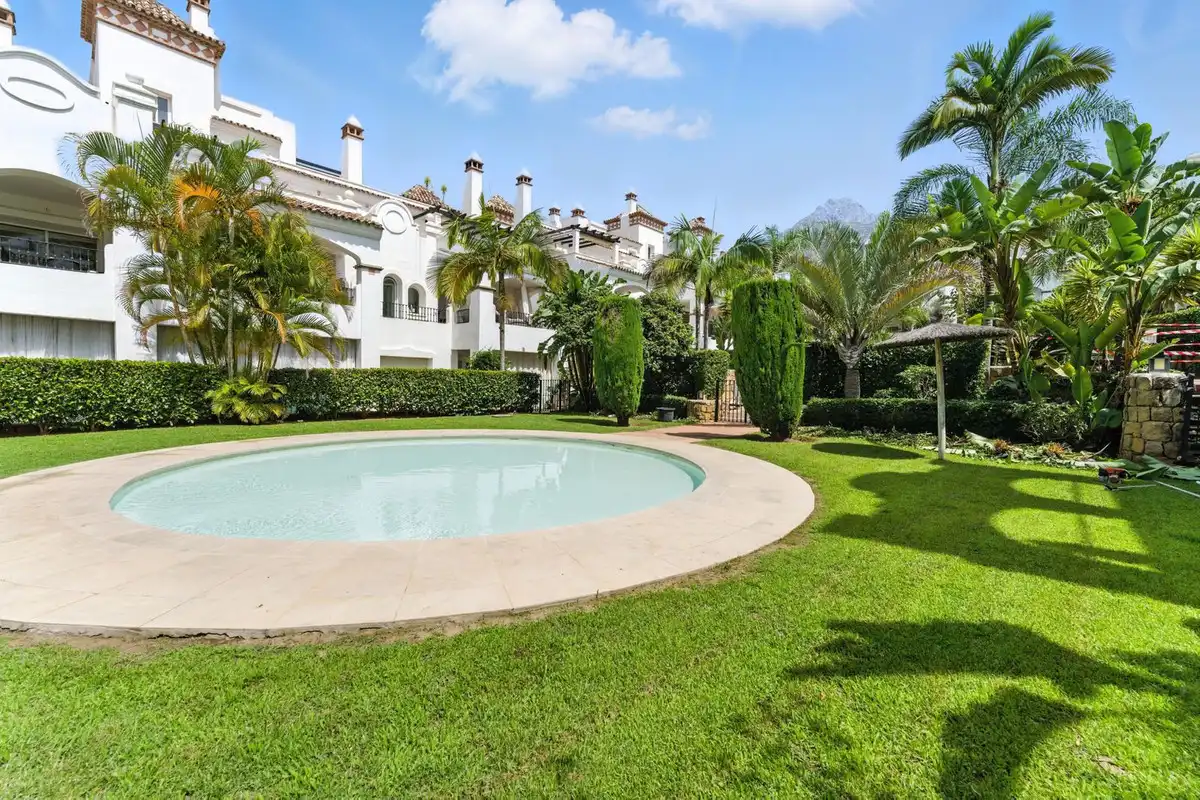 Jardí de Apartament de lloguer en Marbella amb Aire condicionat, Terrassa i Traster
