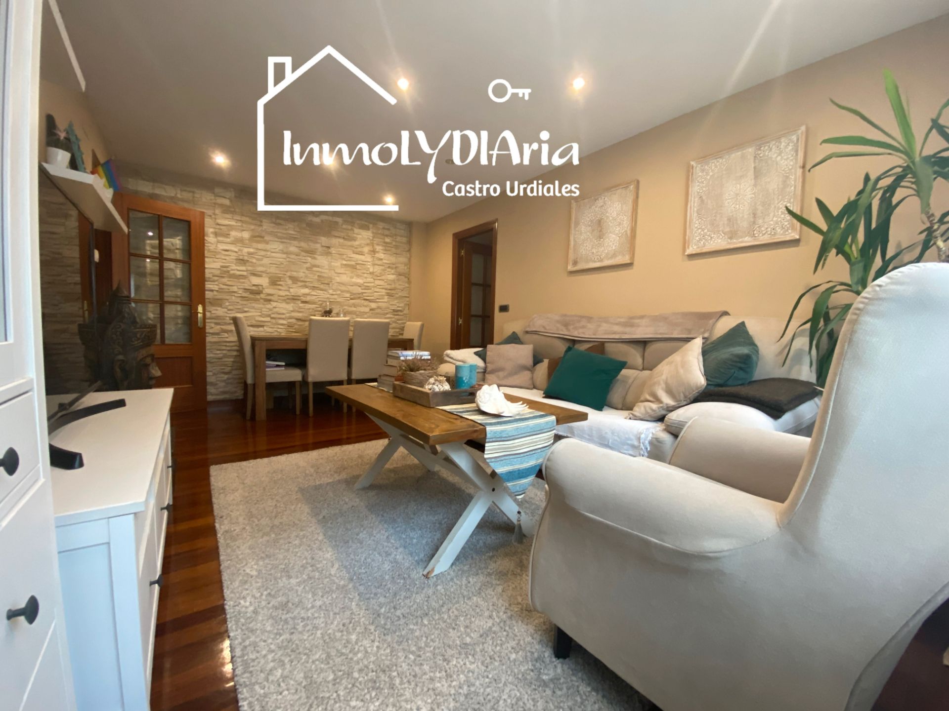 Living room of Flat for sale in Castro-Urdiales  with Heating, Parquet flooring and Furnished