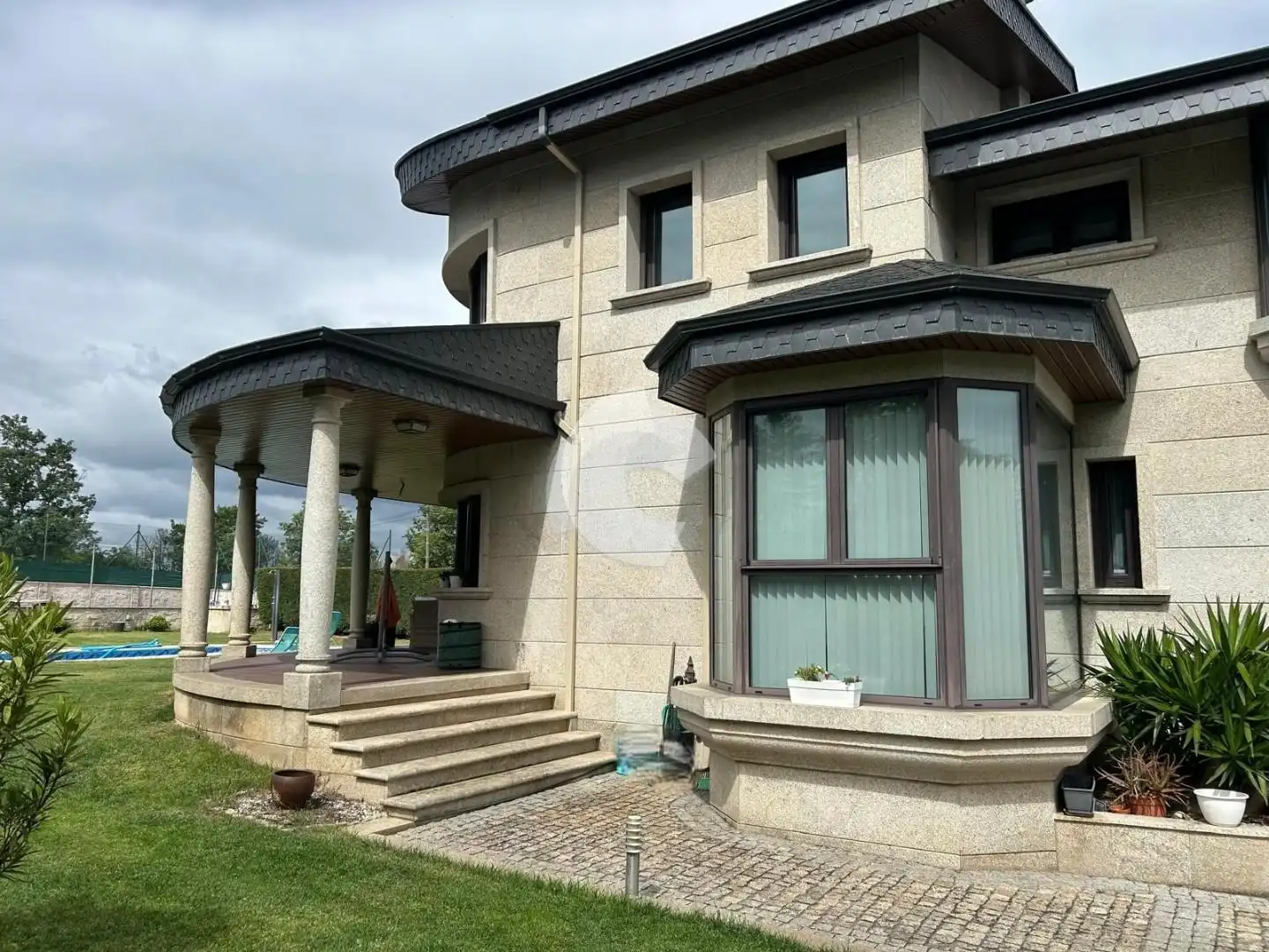 Außenansicht von Haus oder Chalet zum Verkauf in San Cibrao das Viñas mit Heizung, Privatgarten und Schwimmbad