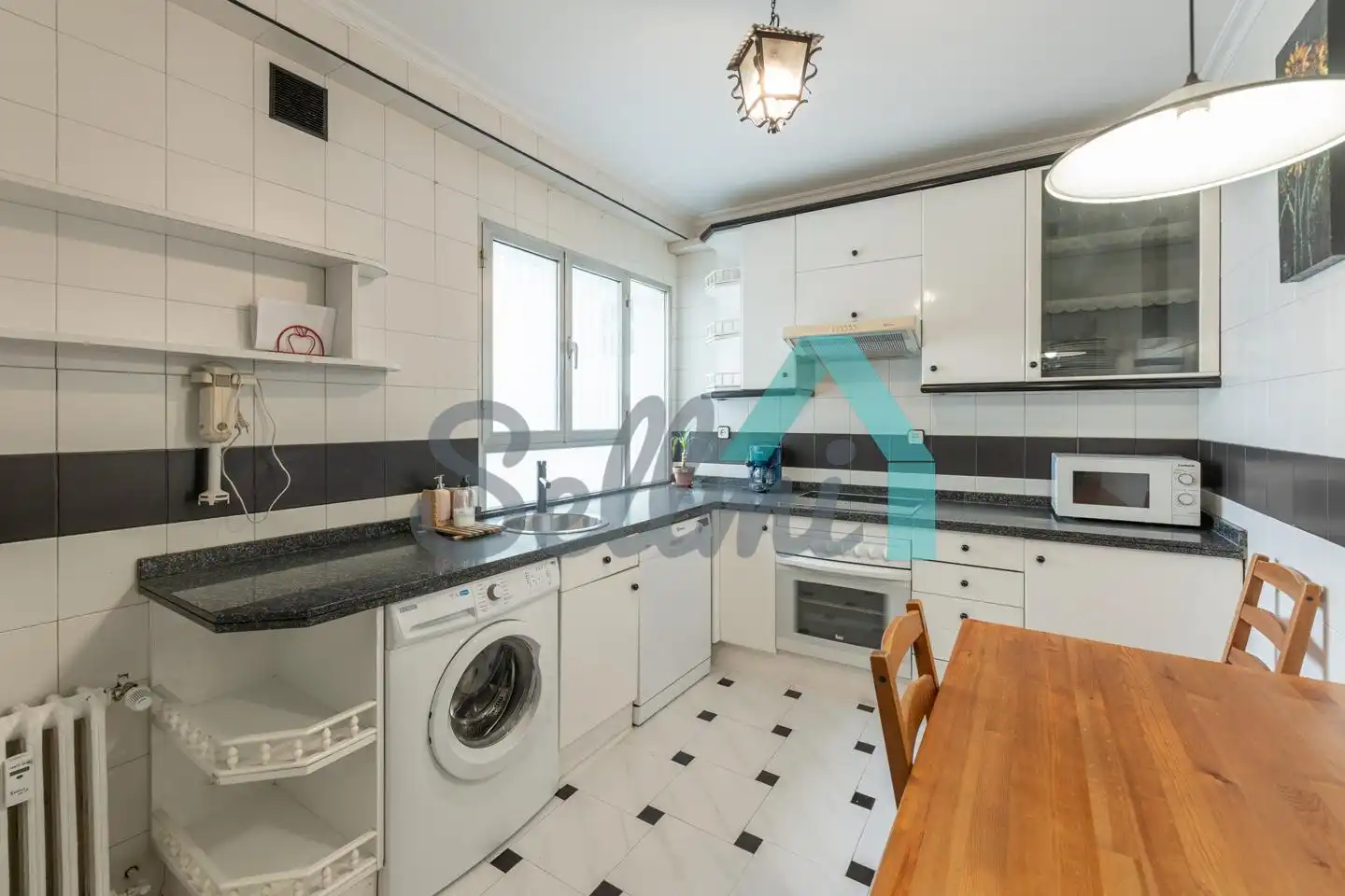 Kitchen of Flat for share in Oviedo   with Heating, Parquet flooring and Terrace