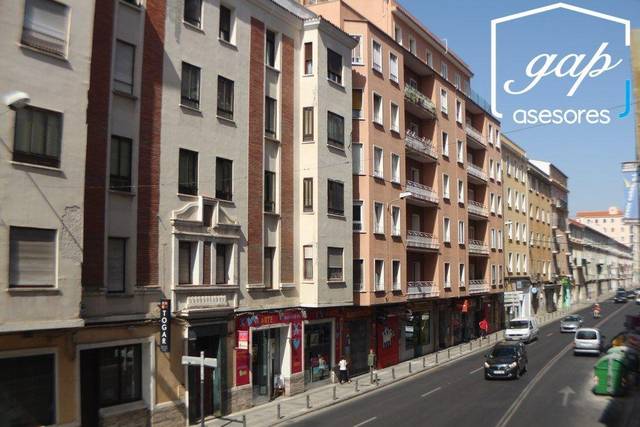 Local comercial en Alquiler en Avenida República Argentina en Centro