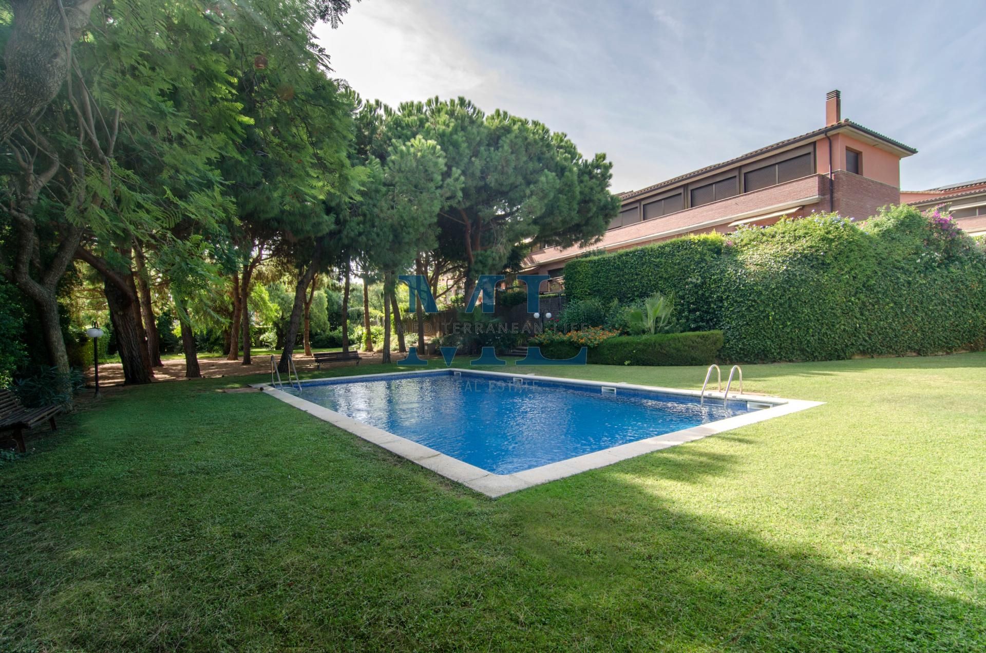 Piscina de Casa adosada en venda en Sitges amb Calefacció i Jardí privat