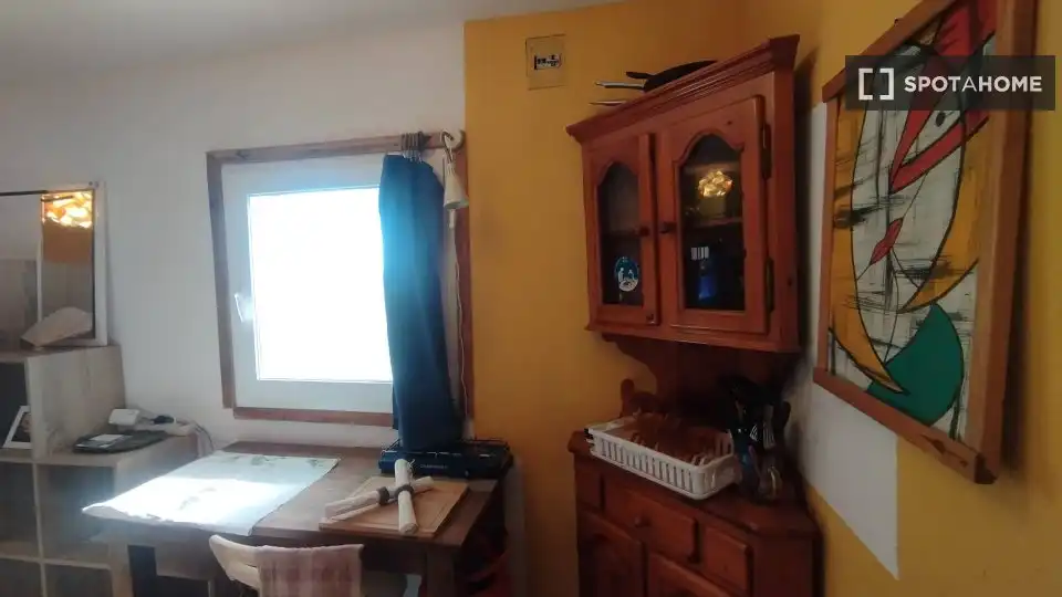 Comedor de Apartamento para compartir en Sant Cebrià de Vallalta con Aire acondicionado, Terraza y Amueblado