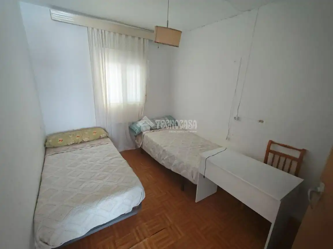 Dormitori de Casa adosada en venda en Espeluy amb Aire condicionat i Terrassa