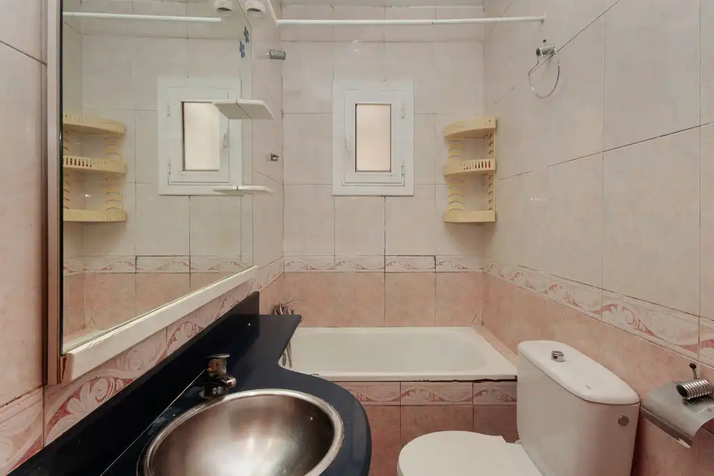Baño de Piso en venta en Nou Barris