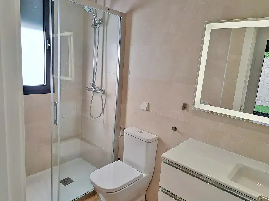 Bathroom of Ground floor for rent in Torrelodones  with Air Conditioner, Heating and Private garden