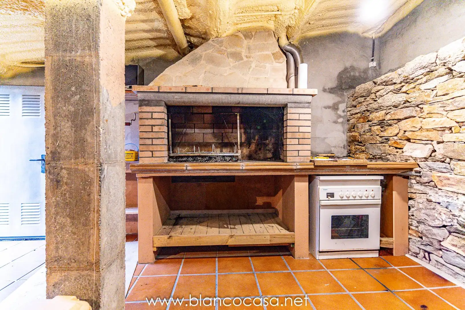 Kitchen of Houses for sale in Coristanco  with Private garden, Storage room and Furnished