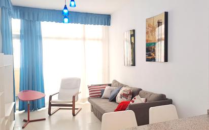 Sala d'estar de Apartament de lloguer en Las Palmas de Gran Canaria amb Moblat, Rentadora i Microones