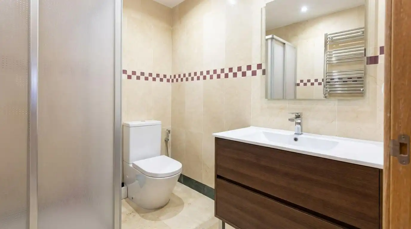 Baño de Casa adosada en venta en Alicante / Alacant con Aire acondicionado, Jardín privado y Terraza