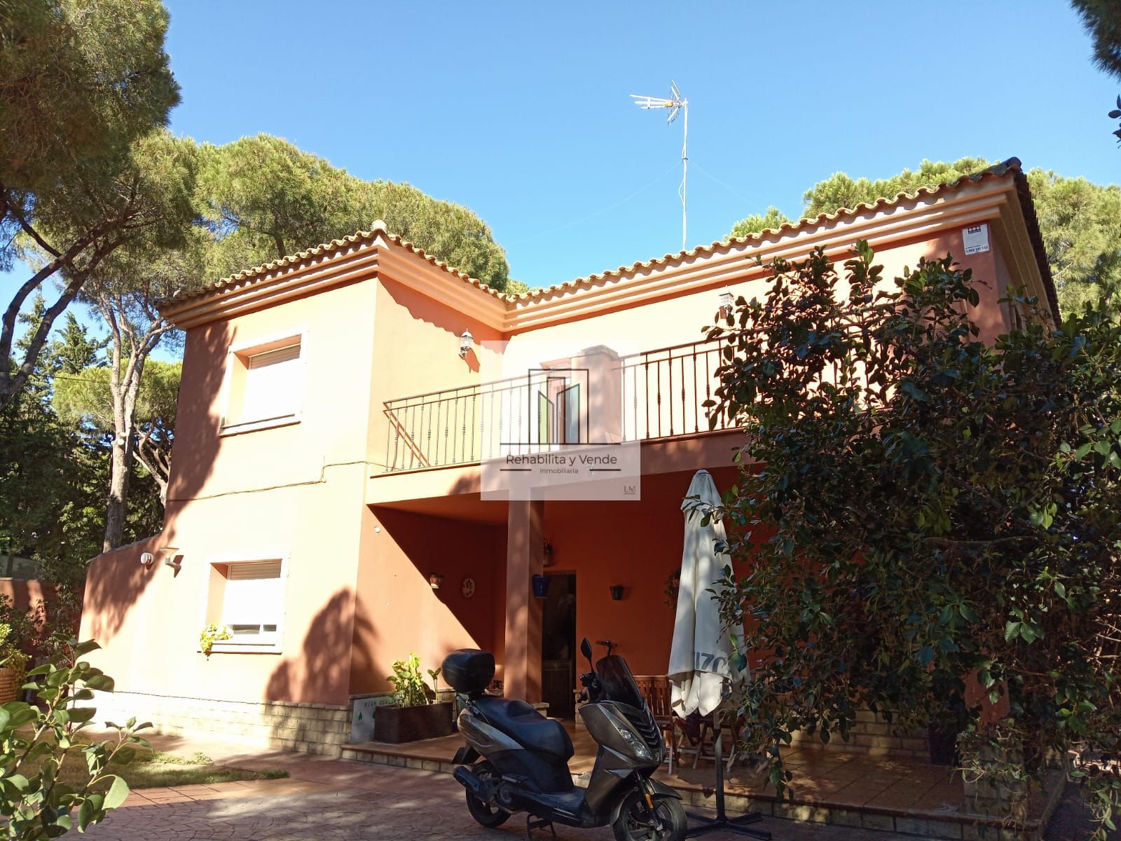 Exterior view of House or chalet for sale in Chiclana de la Frontera  with Private garden, Terrace and Storage room