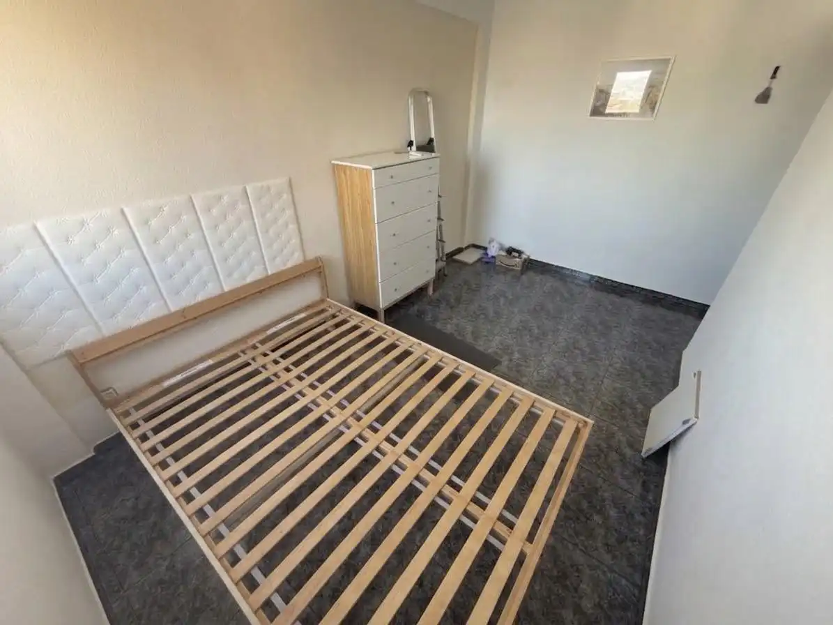 Bedroom of Flat for sale in Cornellà de Llobregat  with Air Conditioner, Oven and Washing machine