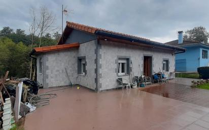Vista exterior de Casa o xalet en venda en Santoña amb Jardí privat i Moblat