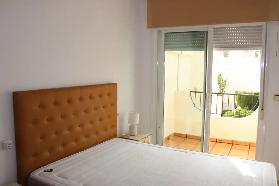 Habitación de Casa adosada en venta en Marbella con Jardín privado, Terraza y Trastero