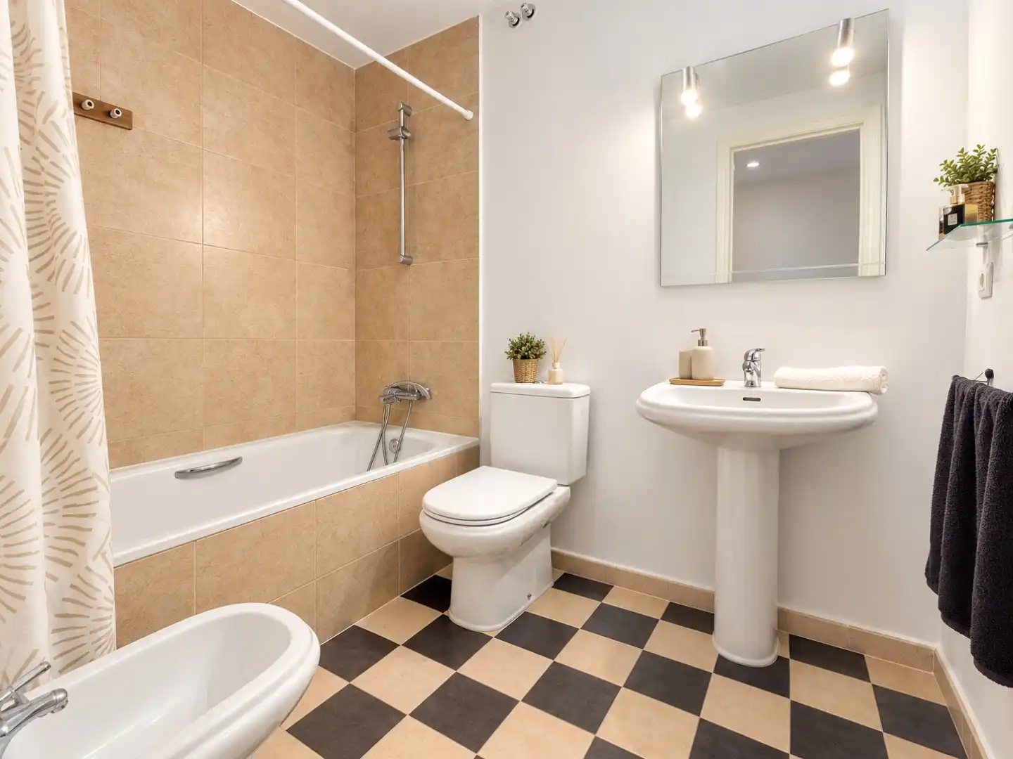 Bathroom of Houses for sale in Sabadell  with Air Conditioner, Terrace and Balcony