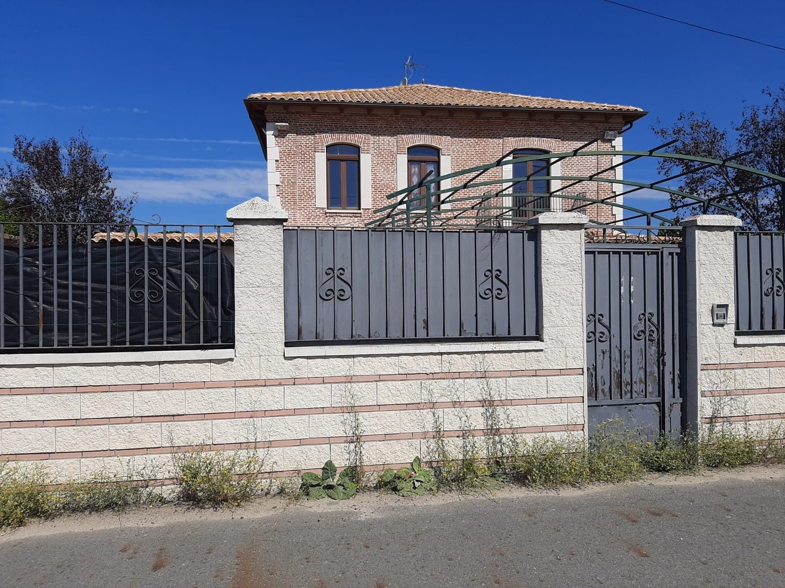 Exterior view of House or chalet for sale in Valdestillas  with Swimming Pool