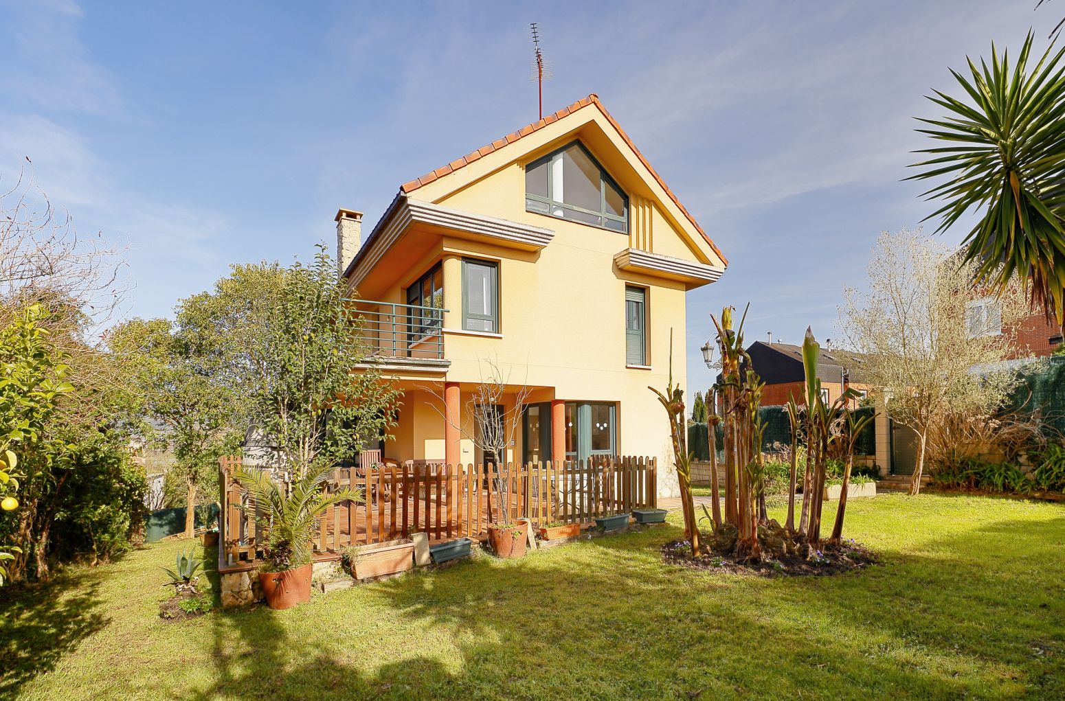 Exterior view of House or chalet for sale in Oviedo   with Heating, Private garden and Parquet flooring