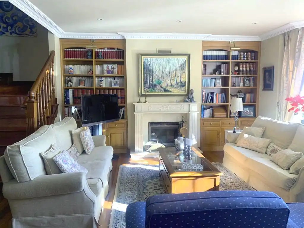 Wohnzimmer von Einfamilien-Reihenhaus zum Verkauf in Castro-Urdiales mit Heizung, Terrasse und Abstellraum