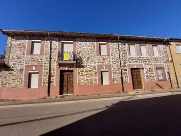 Casa con jardín en venta en Destriana