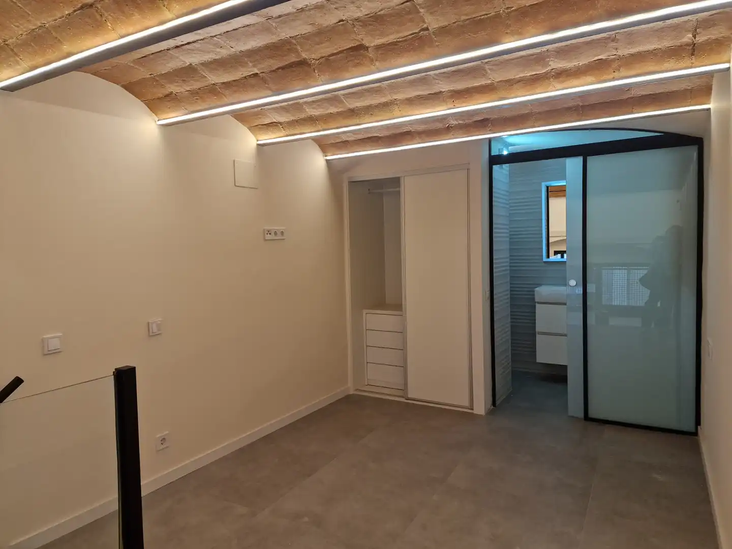 Study for sale in Barcelona  with Oven and Alarm