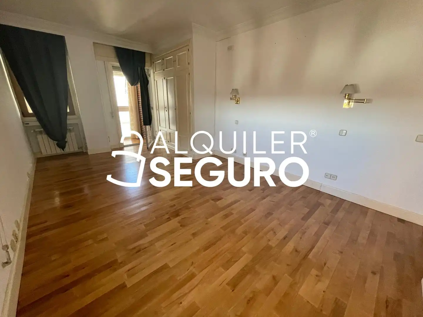 Bedroom of Flat for rent in Madrid  with Air Conditioner, Heating and Terrace