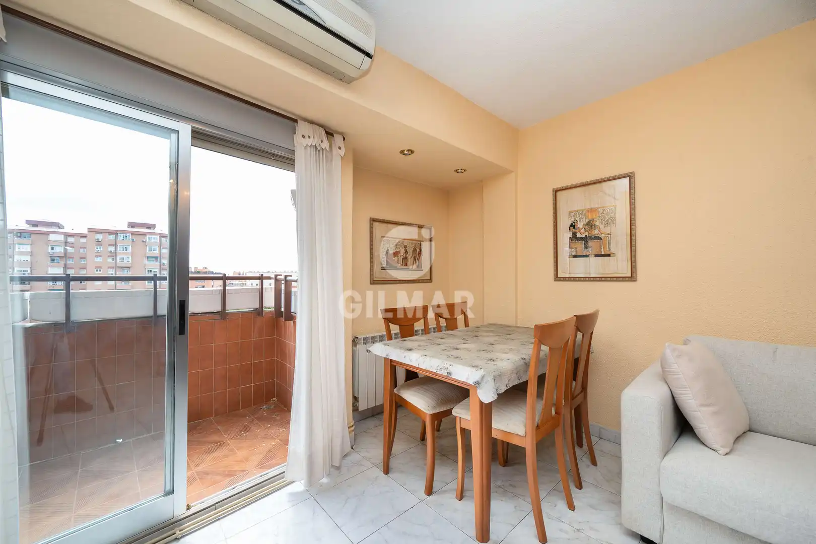 Habitación de Piso en venta en Madrid con Calefacción y Balcón