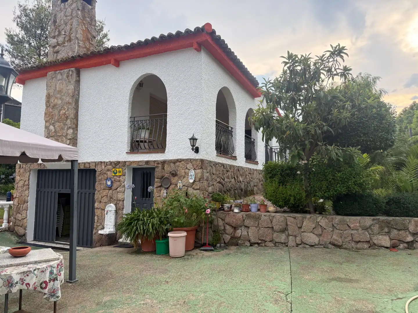Exterior view of Houses for sale in Villanueva del Pardillo  with Heating, Private garden and Terrace