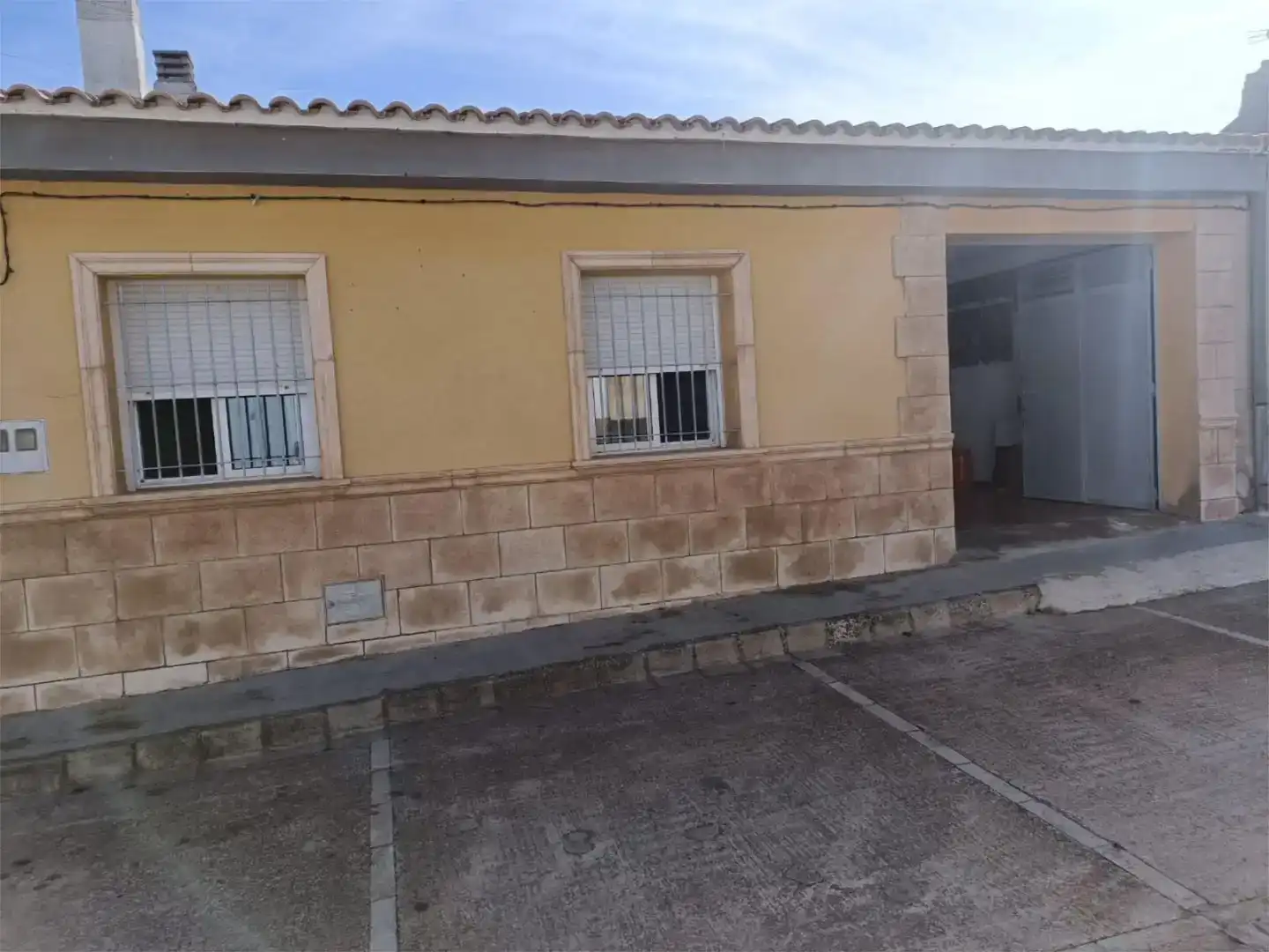 Außenansicht von Einfamilien-Reihenhaus zum Verkauf in Corral-Rubio