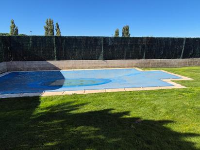 Piscina de Casa o xalet en venda en Aldeamayor de San Martín amb Piscina