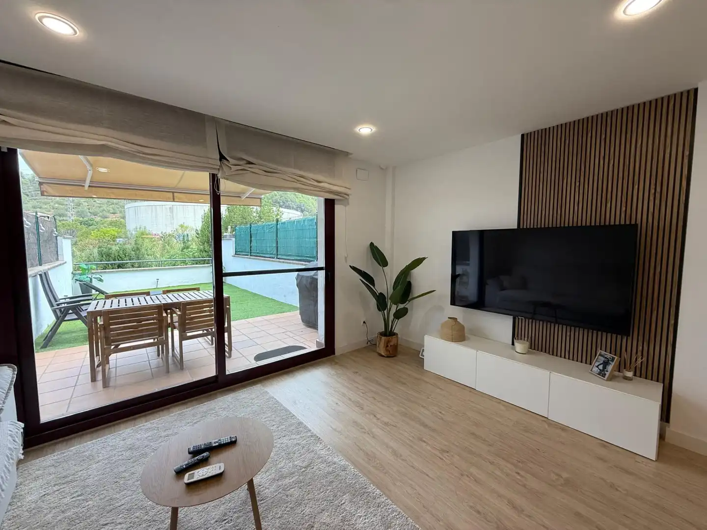 Sala d'estar de Casa adosada en venda en Castellar del Vallès amb Aire condicionat, Calefacció i Jardí privat