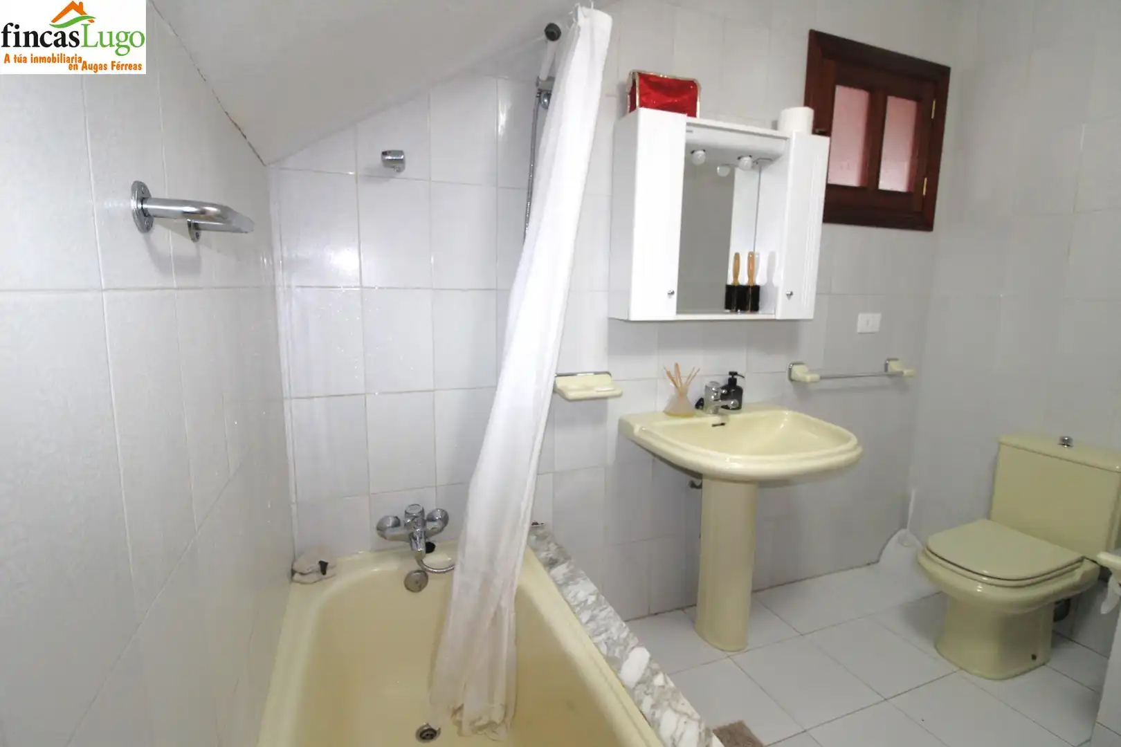 Baño de Casa o chalet en venta en Lugo con Jardín privado, Terraza y Trastero