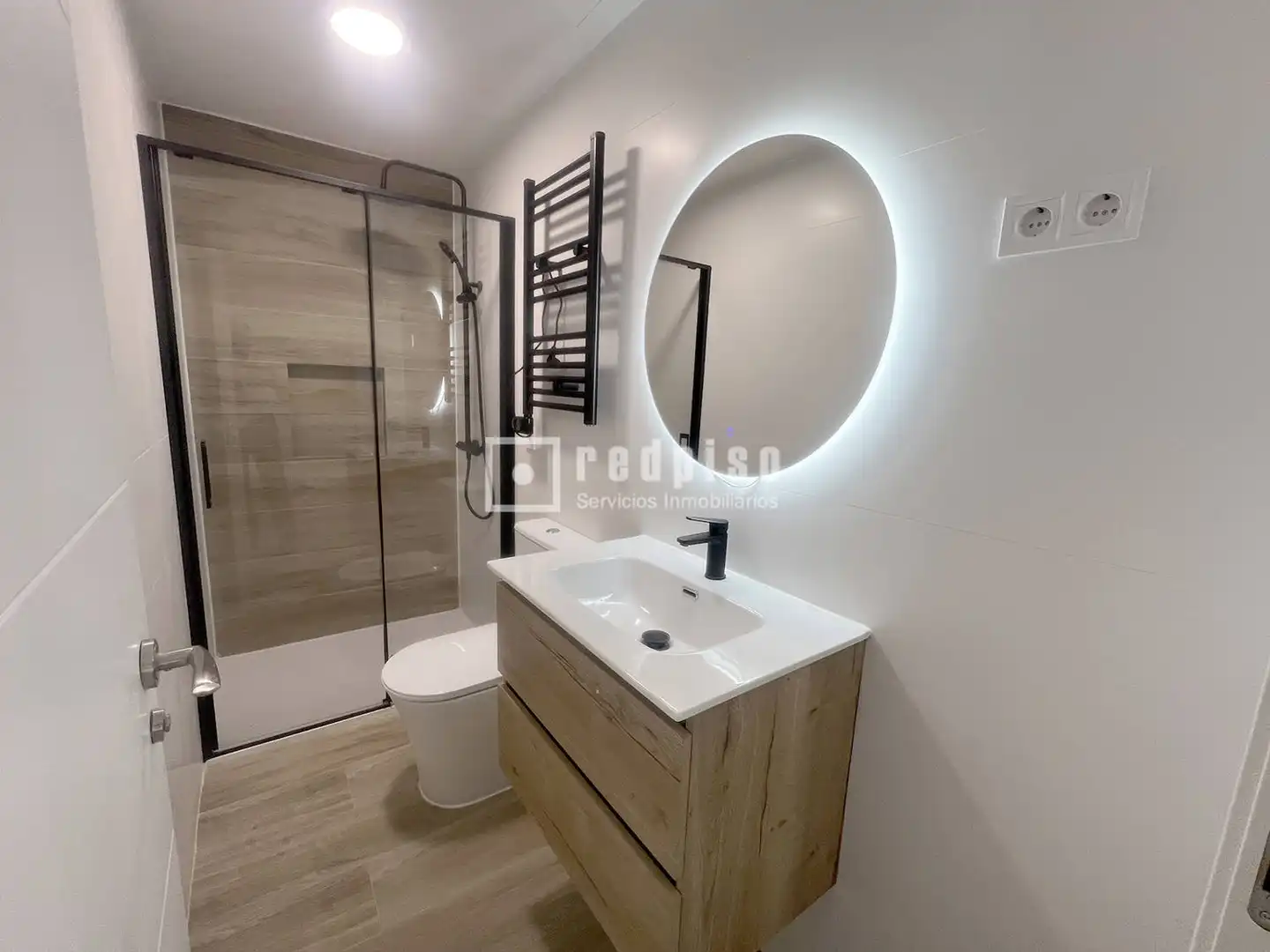 Baño de Piso en venta en Madrid con Aire acondicionado, Calefacción y Alarma