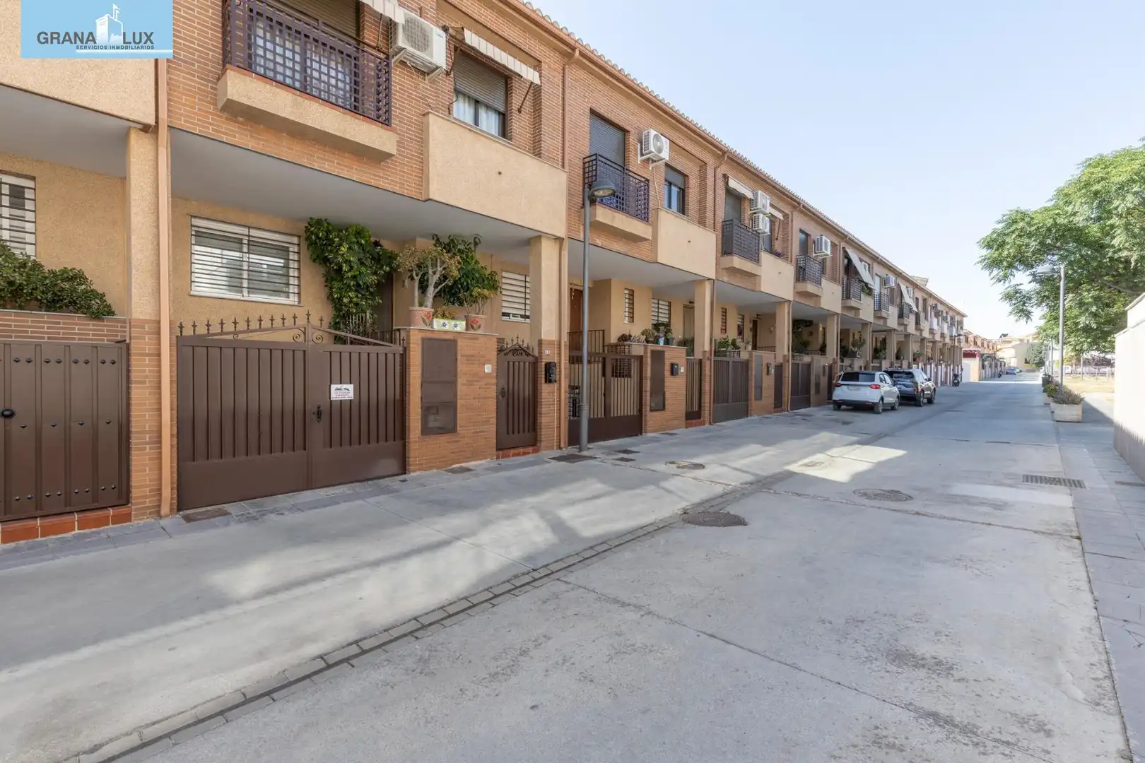 Vista exterior de Casa adosada en venda en Armilla amb Calefacció