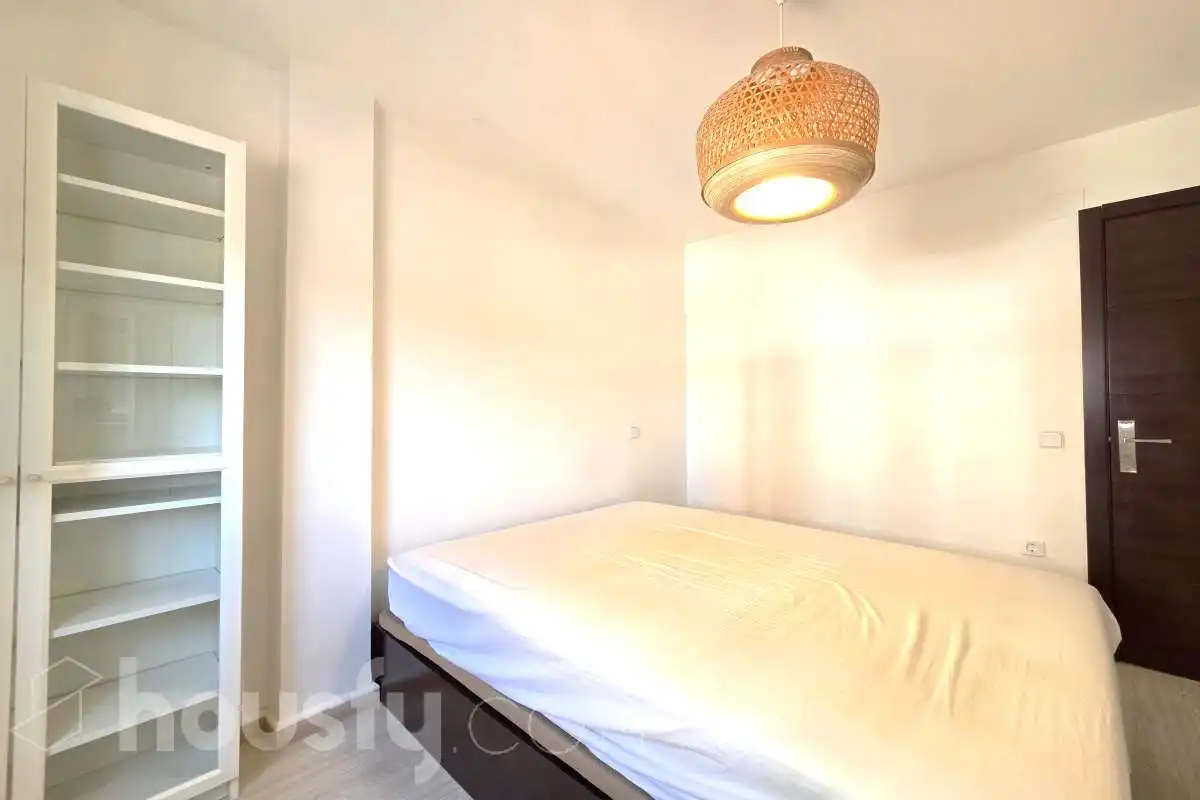 Schlafzimmer von Wohnung zur Miete in Madrid mit Klimaanlage, Heizung und Möbliert