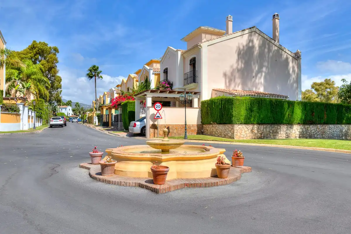 Außenansicht von Haus oder Chalet zum Verkauf in Marbella mit Terrasse und Gemeinschaftspool
