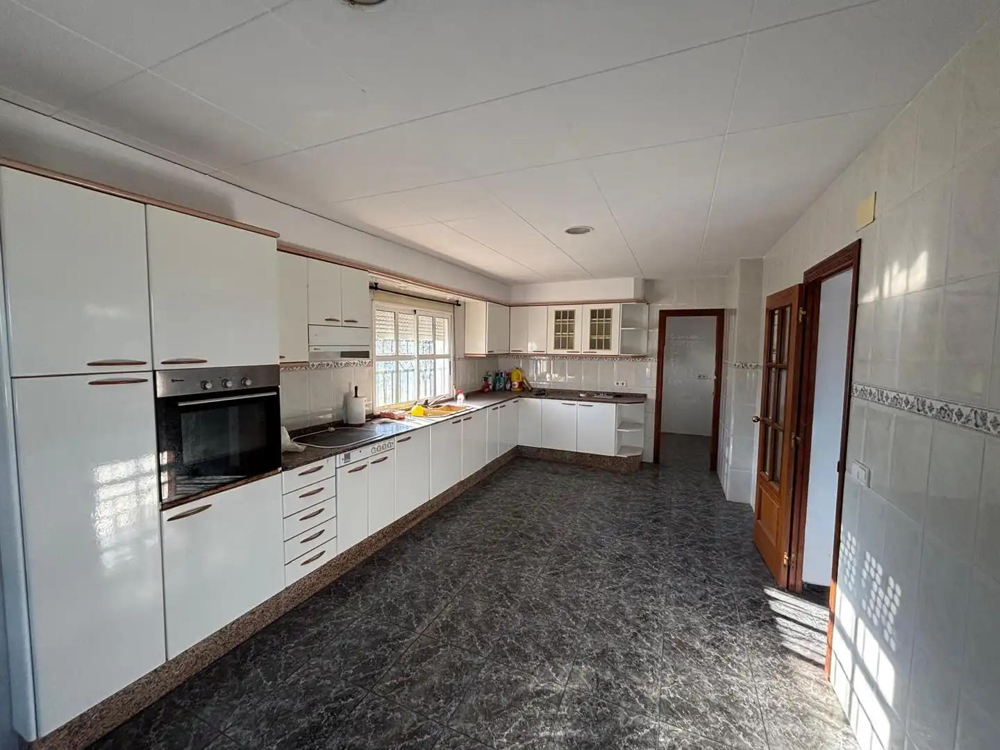 Cuina de Casa o xalet en venda en Alcanar amb Jardí privat, Traster i Piscina