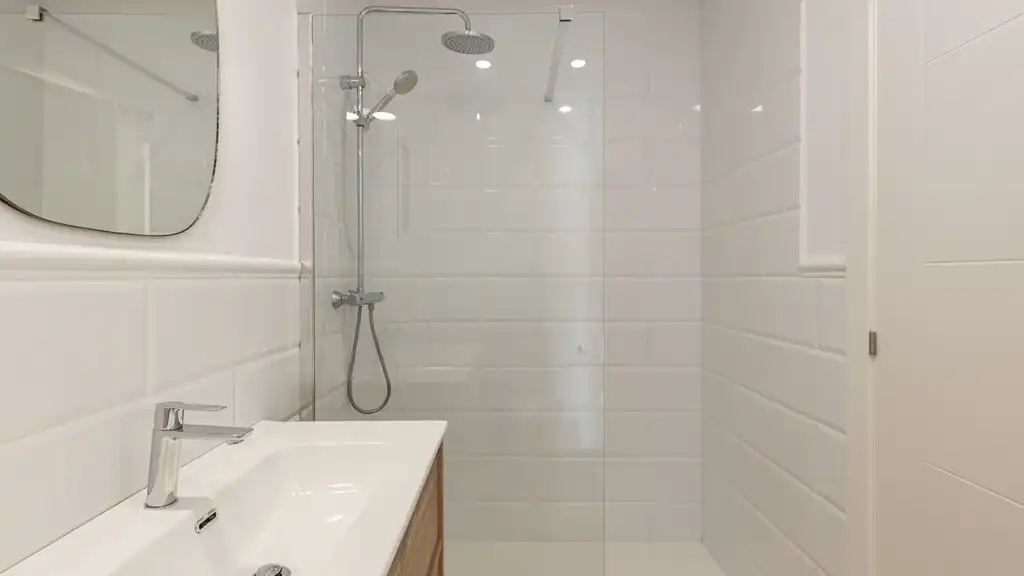 Baño de Apartamento en venta en Barcelona con Aire acondicionado, Parquet y Balcón