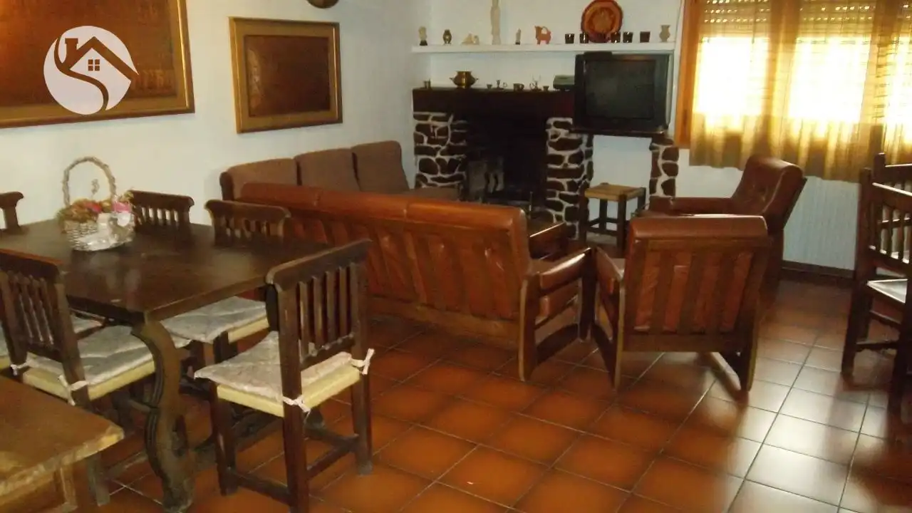 Sala d'estar de Casa adosada en venda en Fuentenava de Jábaga amb Calefacció i Piscina
