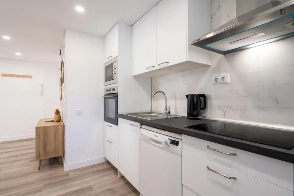 Cocina de Apartamento de alquiler en Madrid con Aire acondicionado, Amueblado y Horno