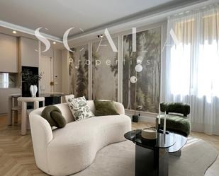 Living room of Flat to rent in  Madrid Capital  with Air Conditioner, Heating and Oven