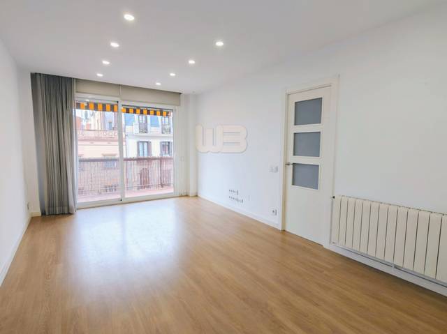 Piso en Venta en Carrer de la Independència en El Camp de l'Arpa del Clot