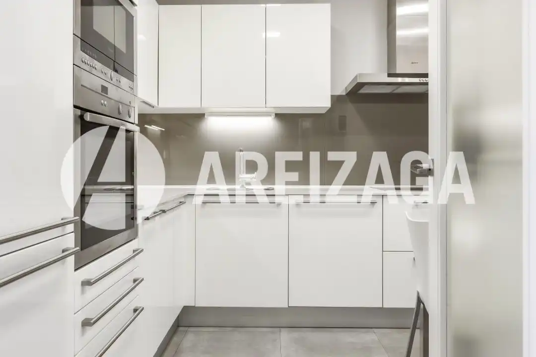 Cocina de Piso en venta en Donostia - San Sebastián  con Calefacción, Terraza y Balcón
