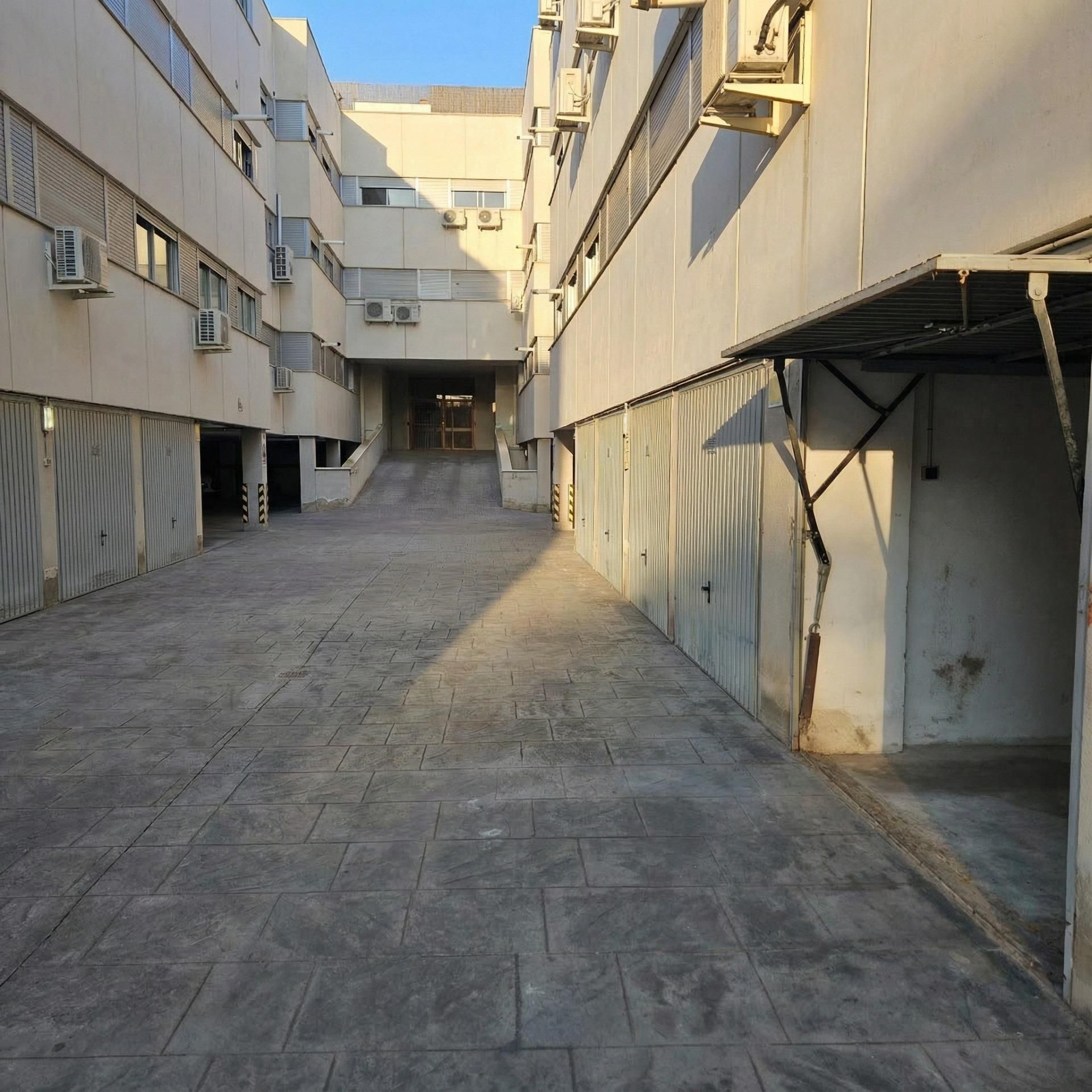 Exterior view of Garage to rent in Armilla