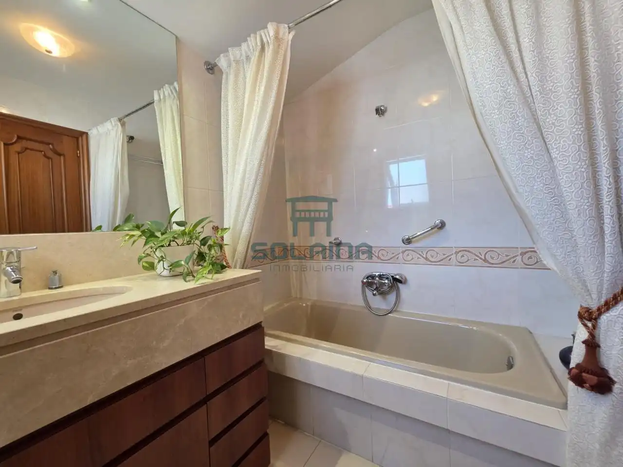 Bathroom of Detached homes for sale in Ourense Capital   with Heating, Private garden and Furnished