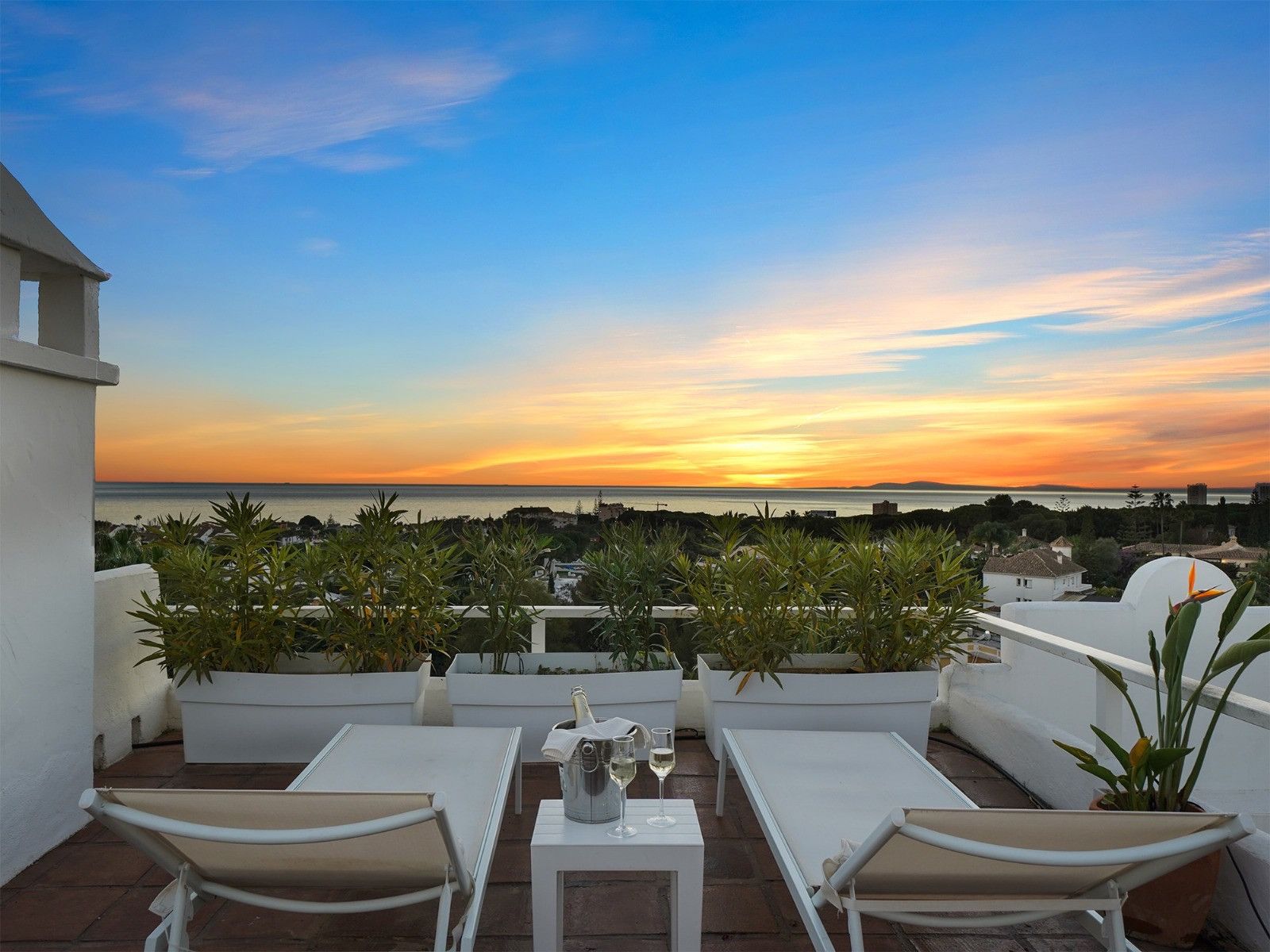 Terraza de Ático en venta en Marbella con Amueblado, Balcón y Internet