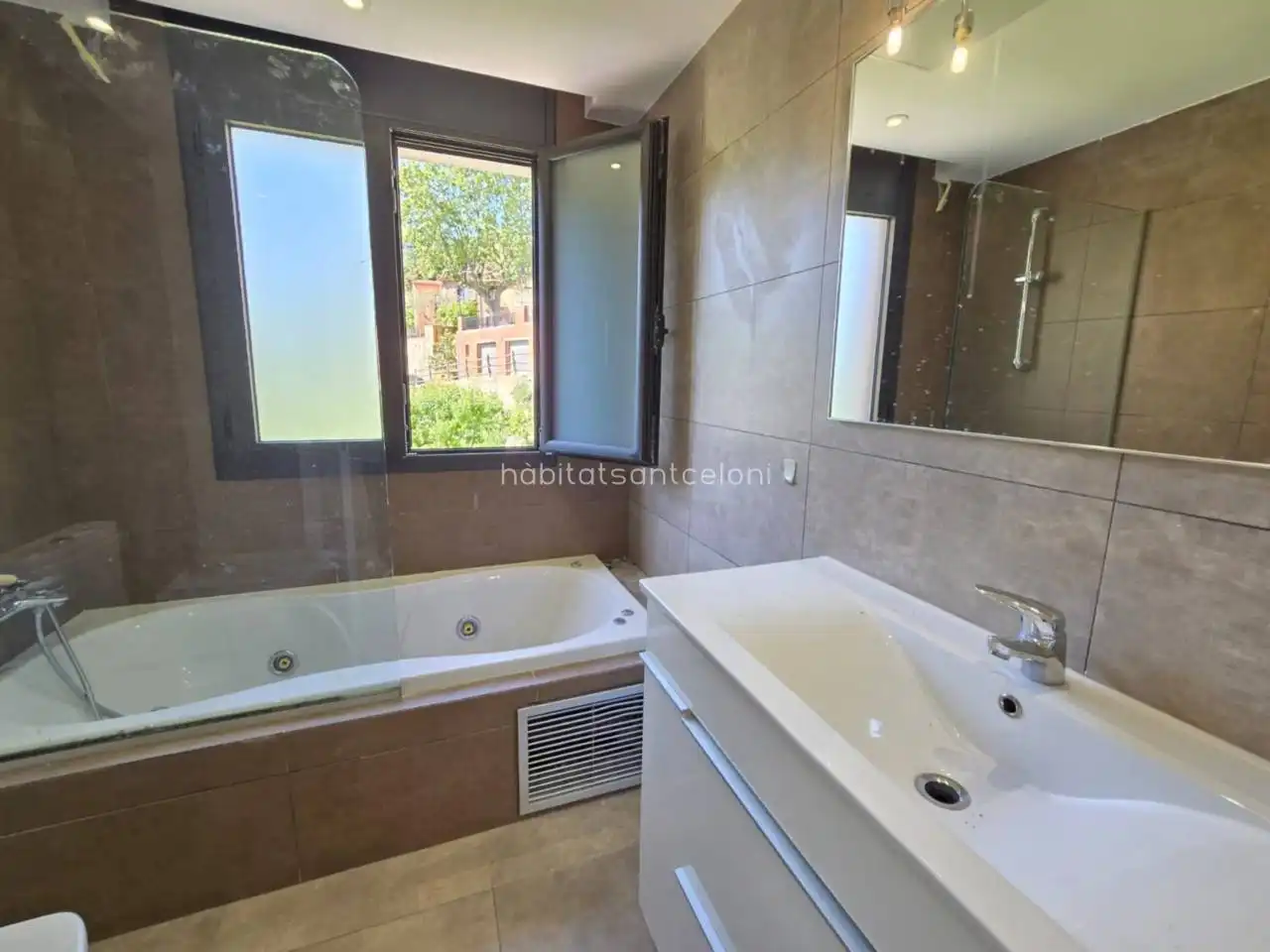 Baño de Casa adosada en venta en Campins con Aire acondicionado, Calefacción y Terraza