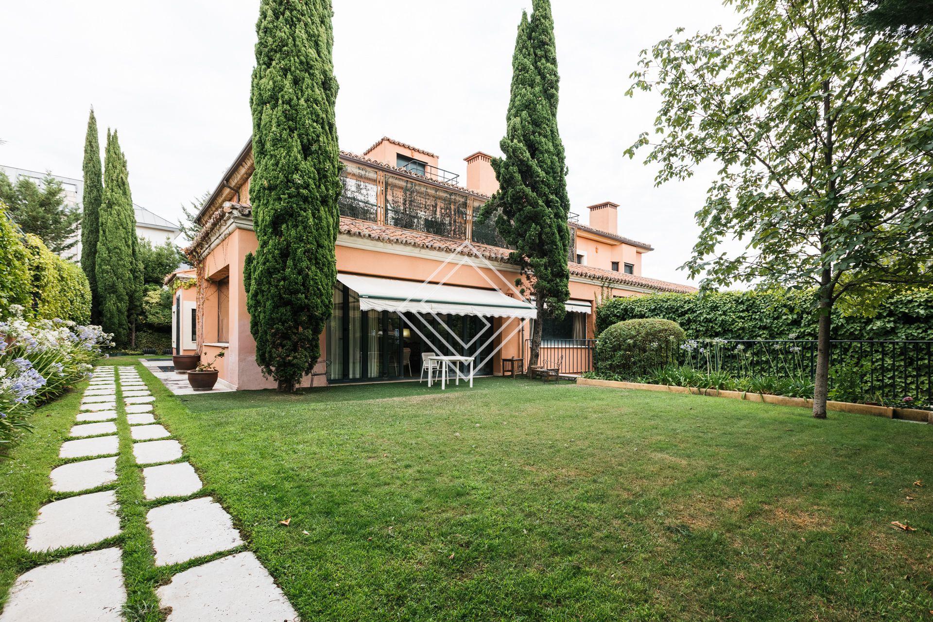 Jardí de Casa o xalet en venda en Pozuelo de Alarcón amb Aire condicionat, Calefacció i Jardí privat