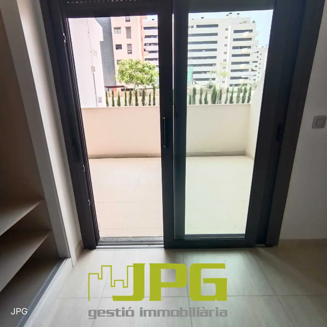 Piso en venta en Calle Violoncellista Vicente Perello, 1, PAU 5