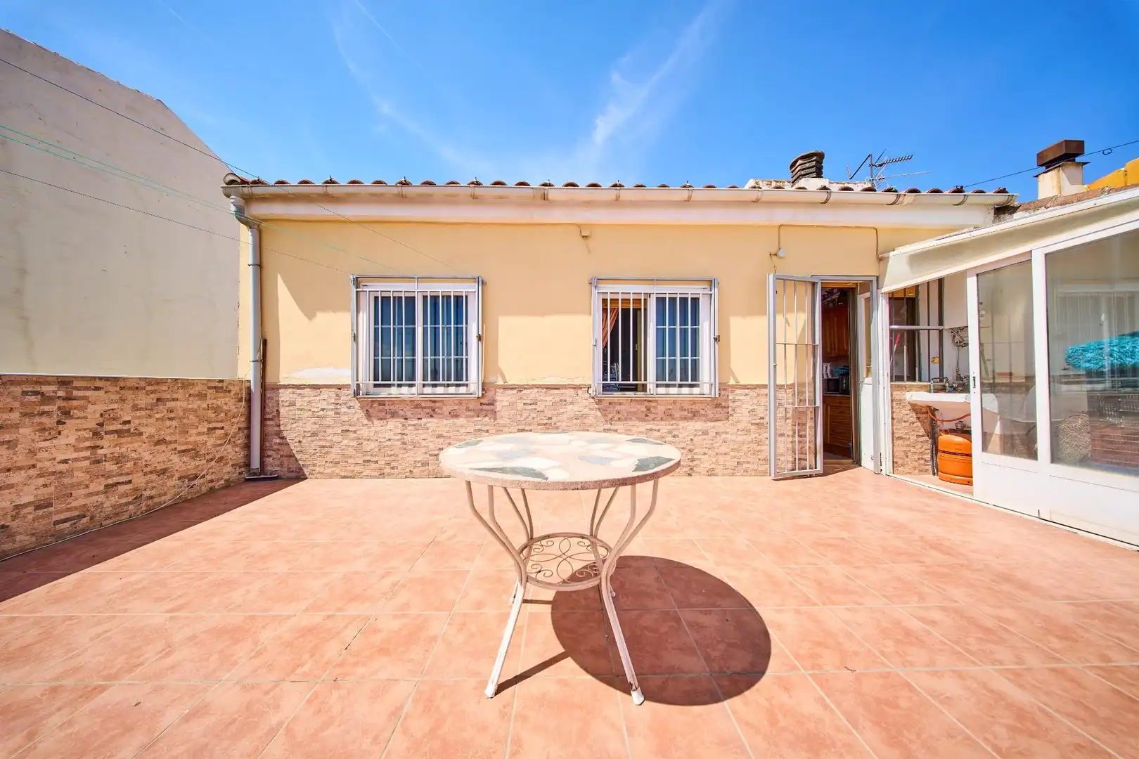 Terraza de Casa adosada en venta en Baza con Calefacción, Terraza y Trastero